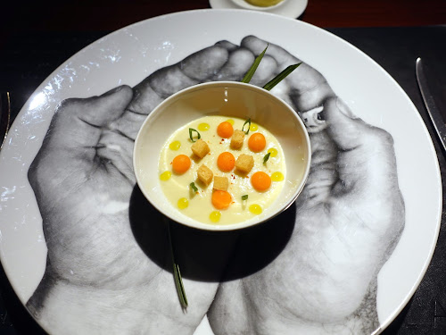 L'Atelier de Joël Robuchon Hong Kong - amuse bouche potato and leek cream, carrot balls, crispy croutons, king crab, vegetable jelly