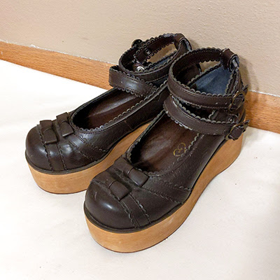 Double Ribbon Shoes (Faux Leather) (2007)