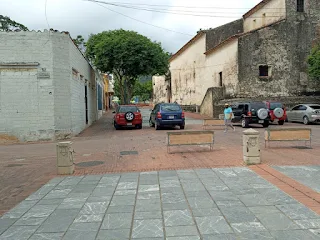 Lado Oeste Subiendo a la Plaza Bolivar