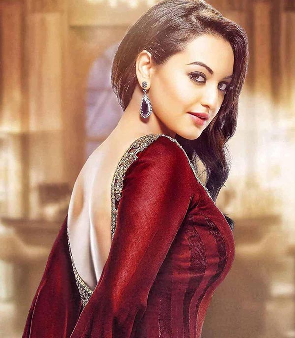 22 Hot Photos Of Sonakshi Sinha In Backless Sarees And Dresses