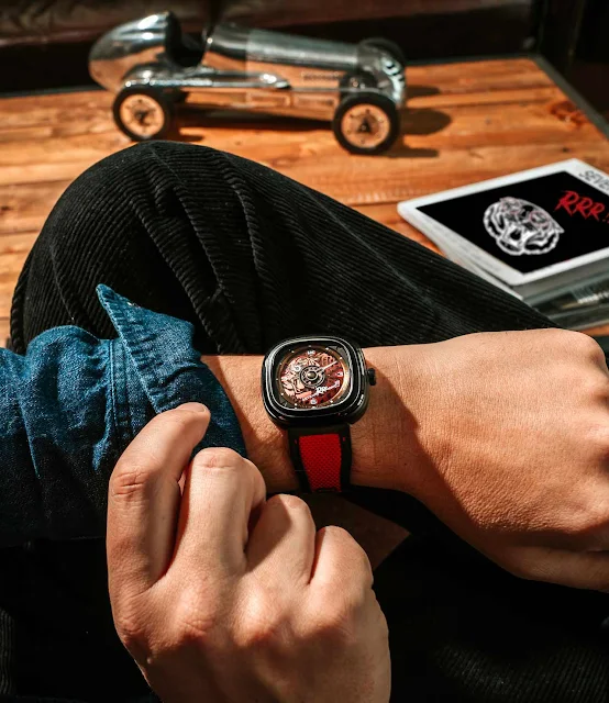 SEVENFRIDAY T3/05 Red, Tiger Edition