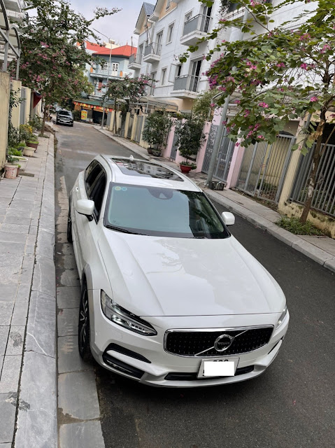 Bán xe volvo V90 2019 mới 98% xe đẹp màu trắng chính chủ