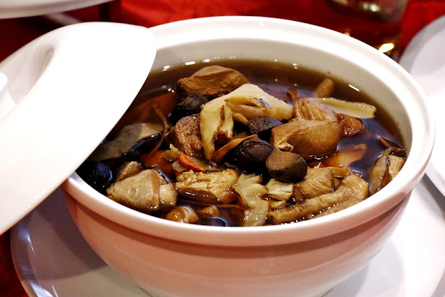 Imperial Double Boiled Black Garlic, Boiled Dry Seafood Soup with Chicken and Cordyceps Flower