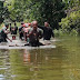 Korem 182/JO Kerahkan Prajurit Bantu Korban Banjir di Distrik Bahamdandara