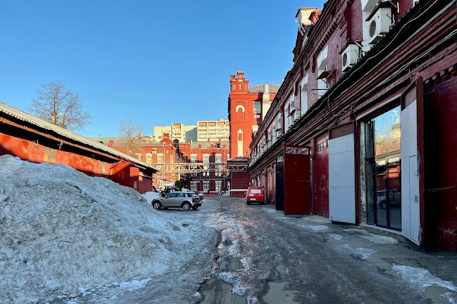 Самокатная улица, территория бывшего Московского завода «Кристалл», цех ректификации, сарай
