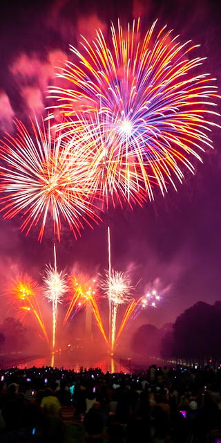 Colorful New Year fireworks wallpaper