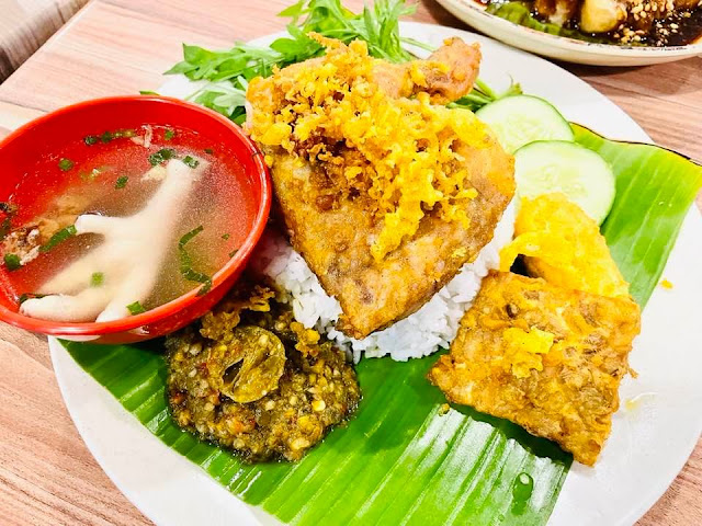 Nasi Ayam Penyet YJ Medan Selera