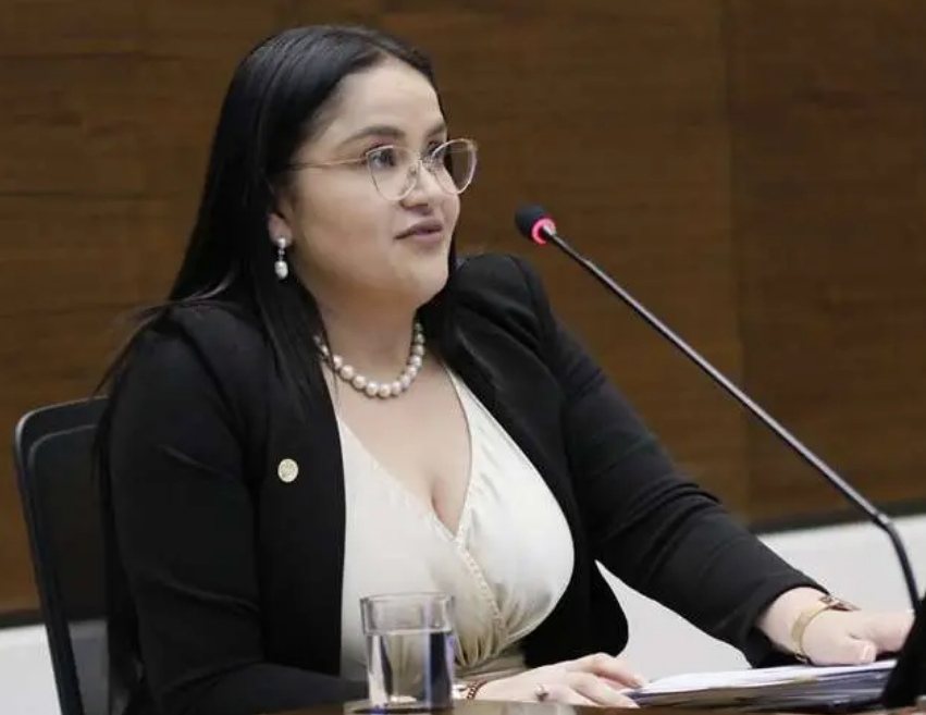 Costa Rica: Trol dice que Ministra de Salud le pagó para que atacara a periodistas