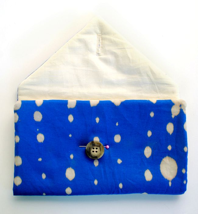 Make a DIY Envelope Clutch. Free Pattern