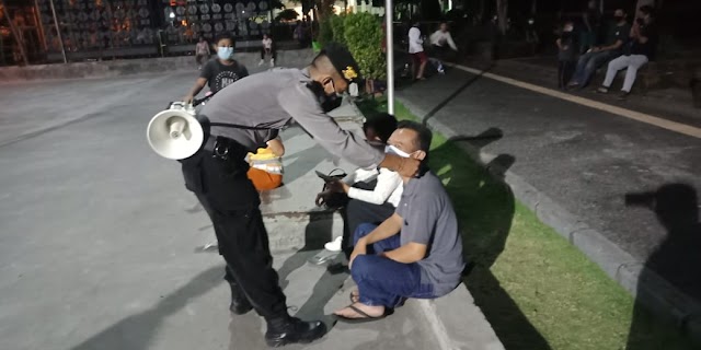 Laksanakan Patroli Dialogis Sat Samapta Polres Klungkung Ajak Masyarakat Patuhi Prokes