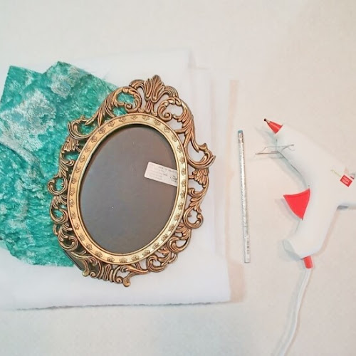 Repurposed Picture Frame Ring Holder - Thrift Shop Flip