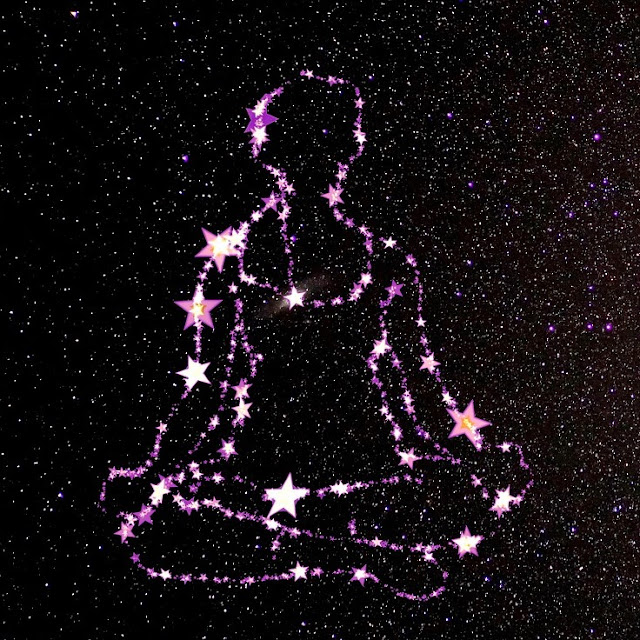 Mulher a meditar desenhada no céu cheio de estrelas