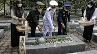 Danlanal Sabang Ikuti Upacara Ziarah Nasional Dalam Rangka Peringatan Hati Pahlawan 10 November 2021 Di Taman Pahlawan Kota Banda Aceh