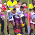 Torcedor invade campo com criança no colo para agredir jogador no Campeonato Gaúcho