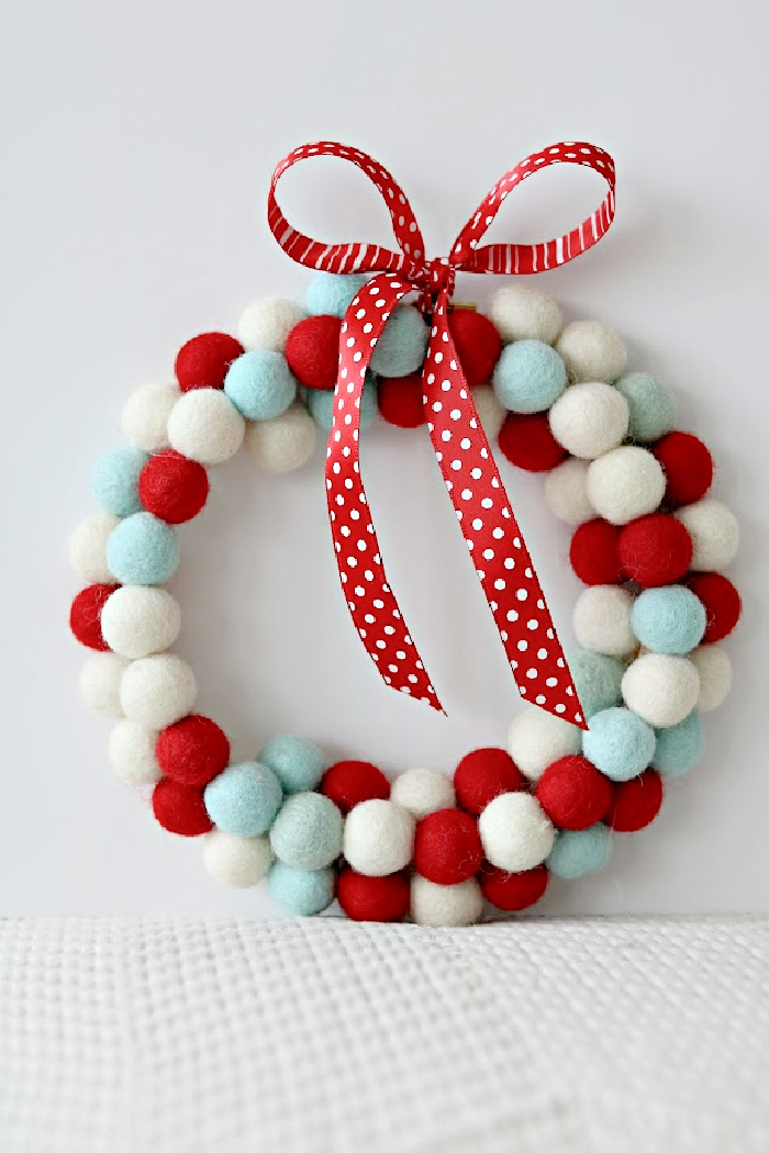 felt-gifts-diy-easy-pompom-wreath-handmade