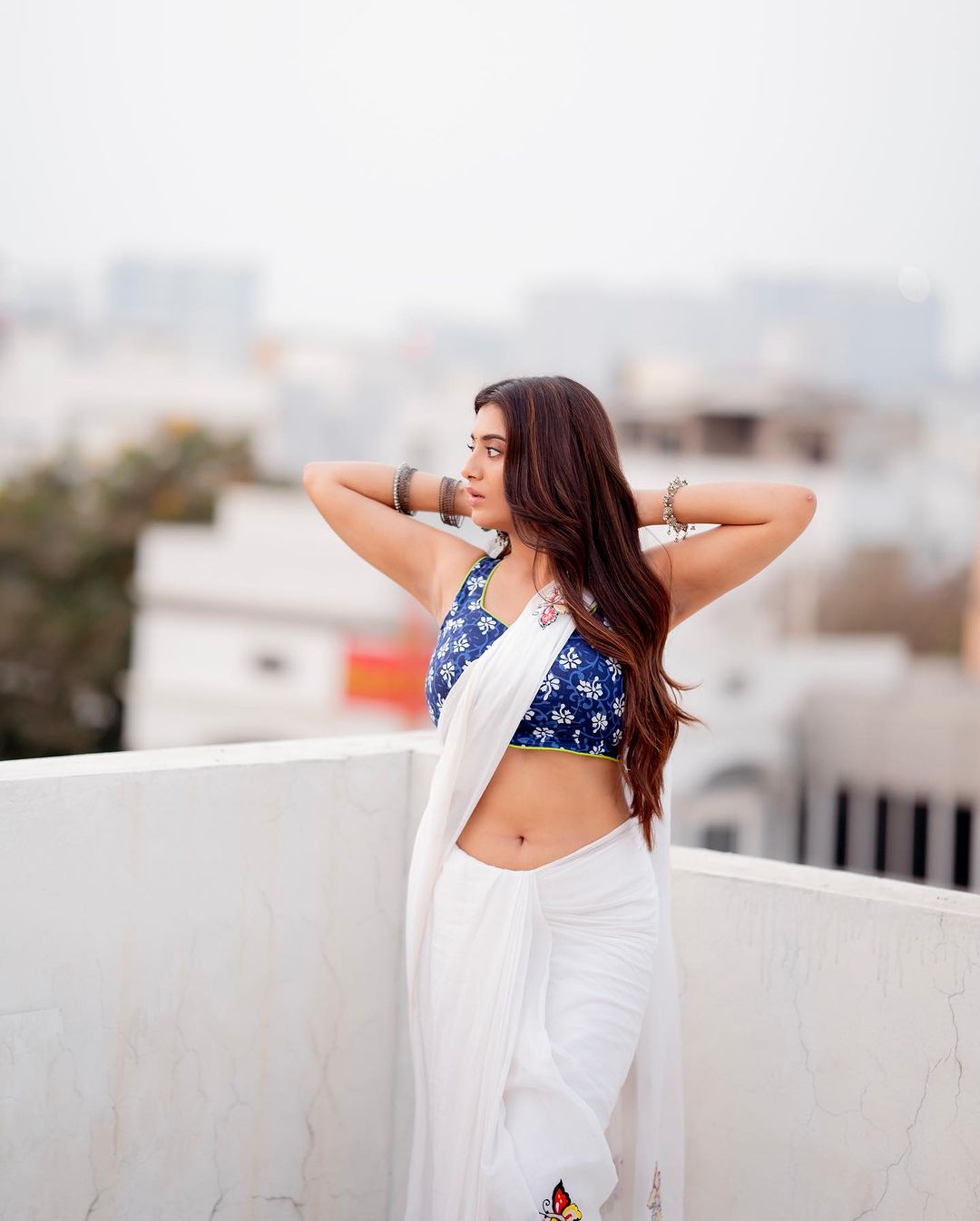 Tamil Actress Rashi Singh Hot Navel Show in White Saree
