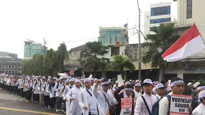 Situasi Terkini Aksi Super Damai 212, Massa Dikebun Sirih Menolak Dibubarkan Blokade Minta Dibuka