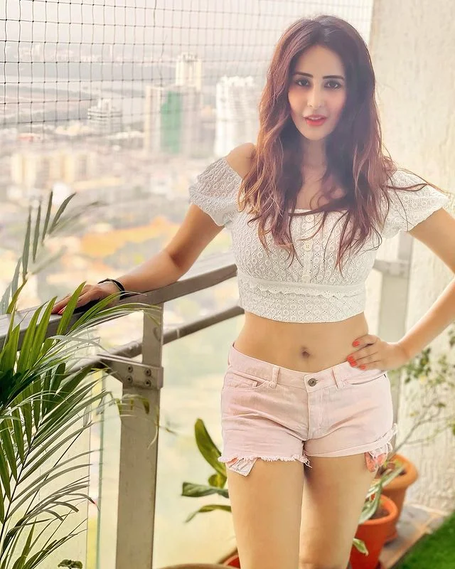 Indian Actress Chahat Khanna hot and sexy thighs and Butt | Chahat Khanna hot pictures in top And shorts jeans