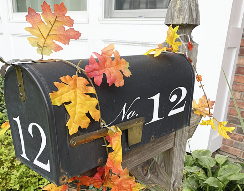 Fall decorated mailbox