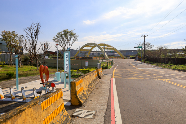 台中霧峰北峰公園洋紅風鈴木盛開好夢幻，愛心水池約會好去處