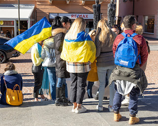 Demonstration gegen den Krieg in der Ukraine vom 26. Februar 2022 beim Bahnhof in Bellinzona