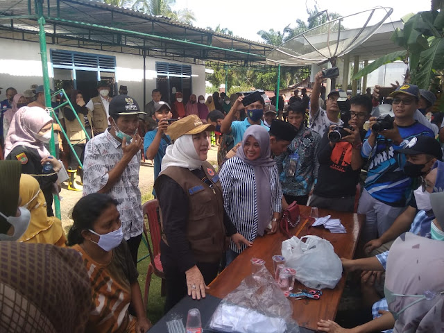 Pasca Banjir Bupati Mura Hj Ratna Machmud Pantau Lokasi Pelayanan Kesehatan