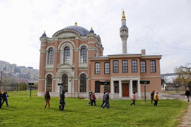 مسجد تشاليان (ساداباد) في كاغيت هانة إسطنبول