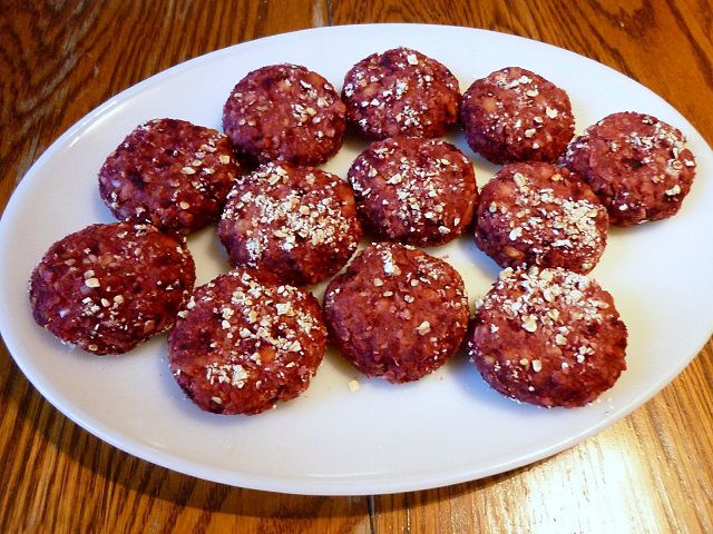 Beet Chickpea Sliders with Tahini Yogurt Sauce 1