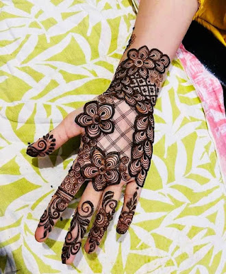 Easy Mehndi Designs For Karwa Chauth