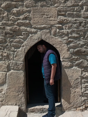 A view of the tiny entrance to the pilgrim room in Ateshgah complex.
