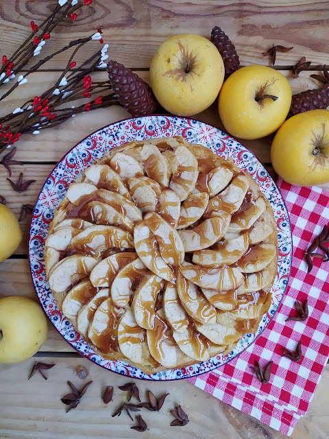 Tarta de manzana laminada. Postre, fruta, de temporada, de aprovechamiento. Receta fácil, sana, rica, rápida, con horno, Cuca