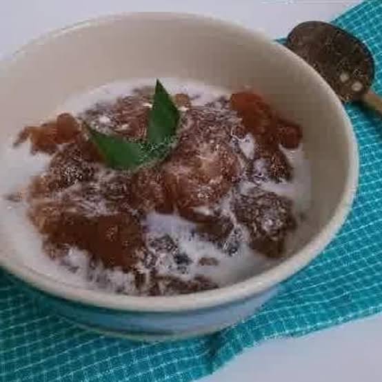 Well, this time we will make plate sago preparations by making delicious Ambon sago porridge. Invite father, mother, and brother to cook together.