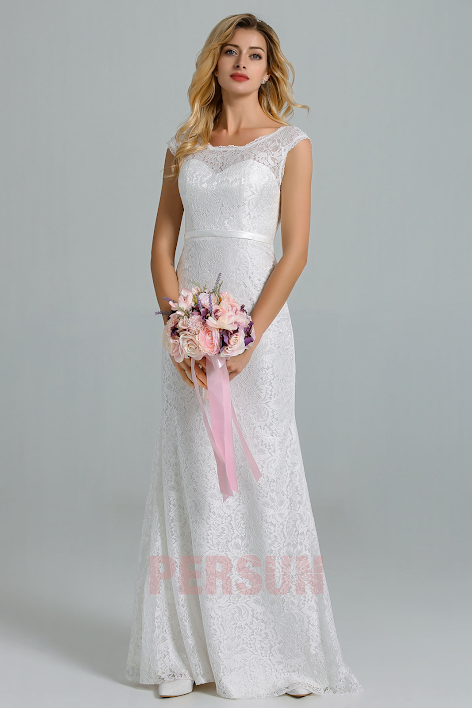 Robe de mariée fourreau encolure bateau en dentelle