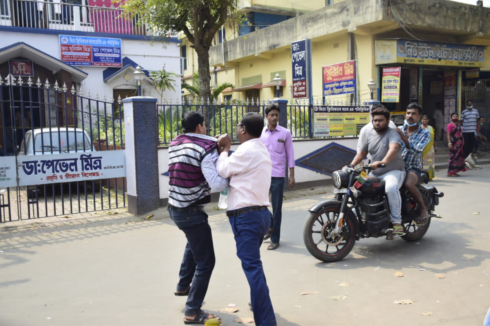 Ward-13-of-Bangaon-was-taken-over-by-miscreants