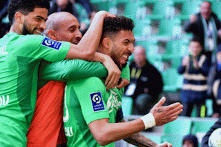 Les joueurs de Saint-Étienne célèbrent leur victoire