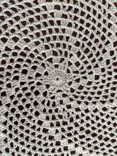 Detail of first few rounds of Pinwheel Doily