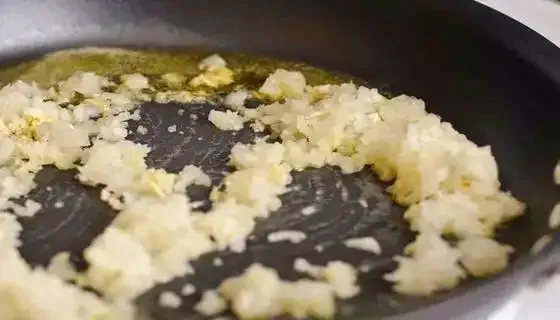 Frying-onions-2