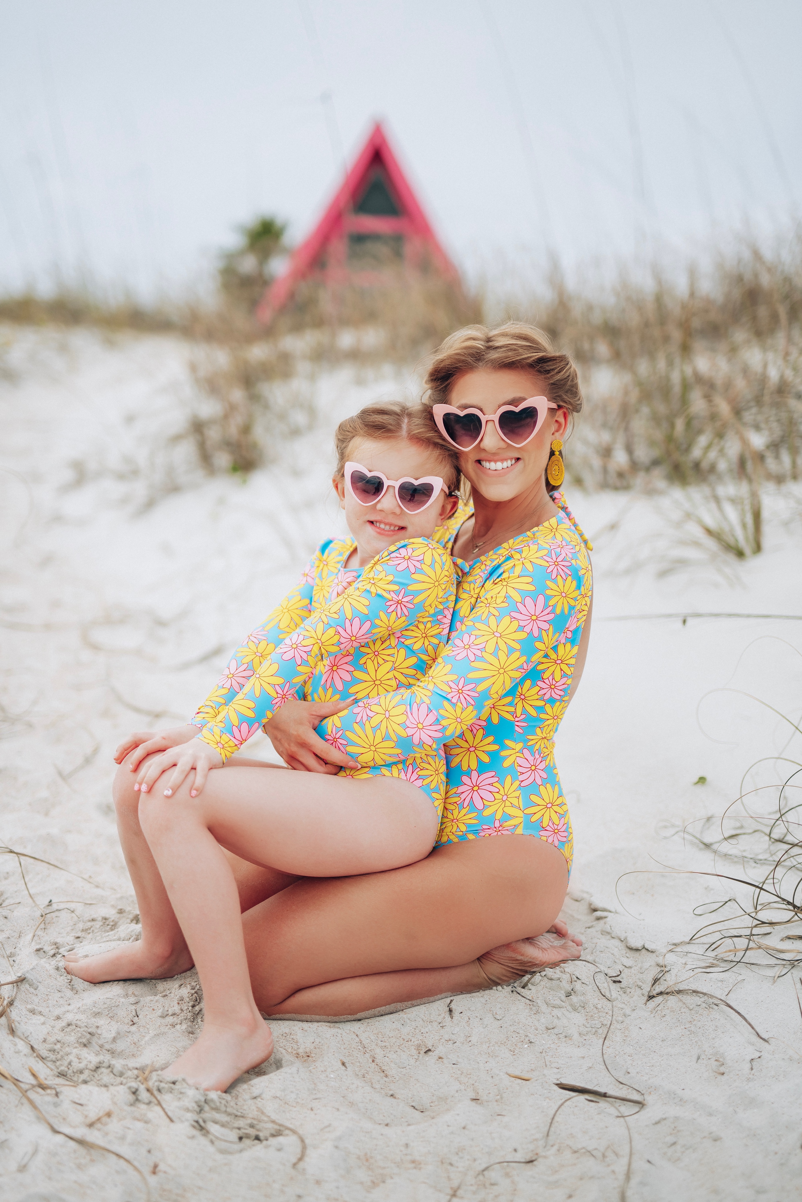 Retro Beach Looks at a Pink Beach House - Something Delightful Blog #pinkbeachhouse #mommyandme #twinningfashion #springbreakstyle #vacaystyle