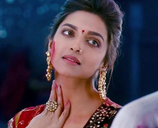 deepika padukone nose ring bollywood actress