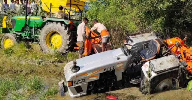  यूपी में भीषण सड़क हादसा : अनियंत्रित ट्रैक्टर खाई में पलटा, दो भाइयों की मौत