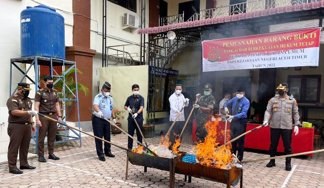 Kapolres Hadiri Pemusnahan Barang Bukti di Kejaksaan Negeri Aceh Timur