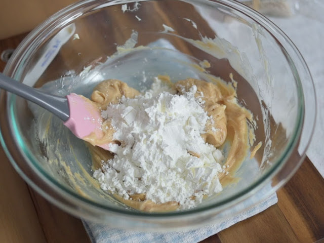add corn flour to butter dulce de leche mix