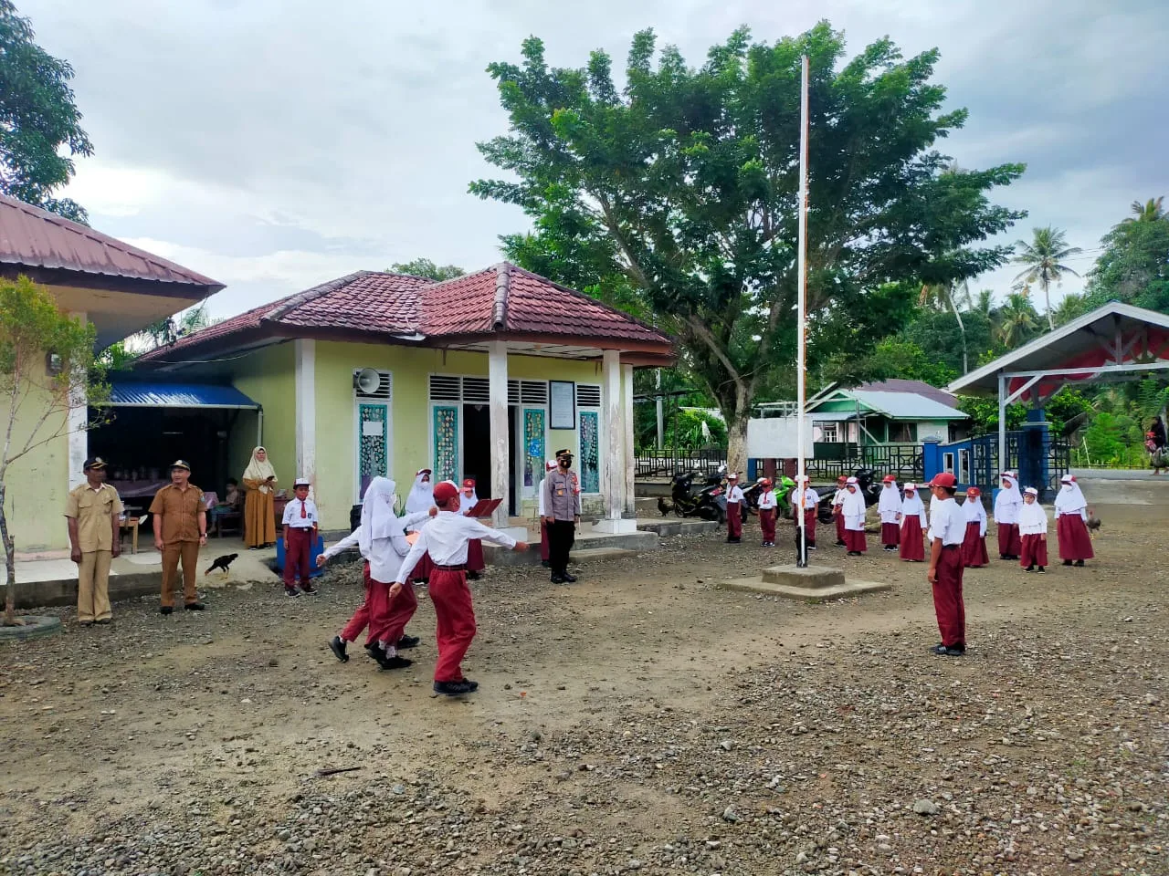 Peduli Pelajar, Kapolres Simeulue Perintahkan Kapolsek Jadi Pembina Upacara