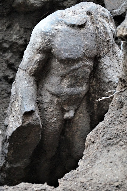Άγαλμα των αυτοκρατορικών χρόνων αποκαλύφθηκε σε σωστική ανασκαφή στο κέντρο της Βέροιας