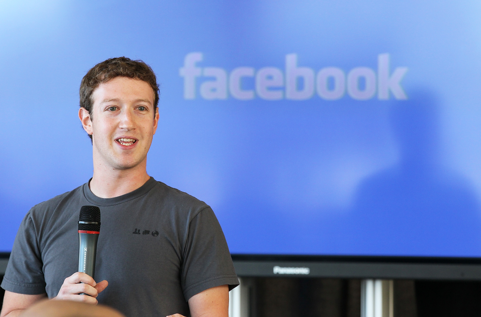 Facebook is planning to rebrand the company with a new name - Knwoledge World
