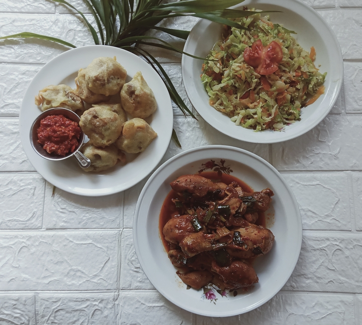 Menu Catering Rumahan : Ayam Mentega + Orak-arik Kol Wortel + Tahu Bakso