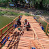 Pembuatan Jembatan Penghubung Antara Dua  Desa Kandang Dan Desa Kebojongan Kecamatan Comal Bersama Babinsa Koramil 04/Comal 