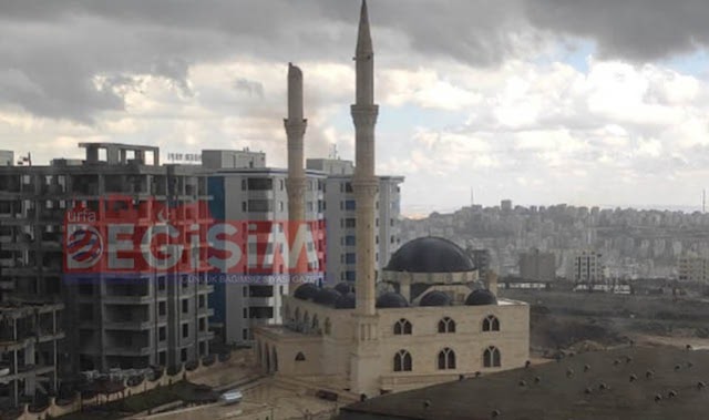 Urfa'da cami minaresine yıldırım çarptı