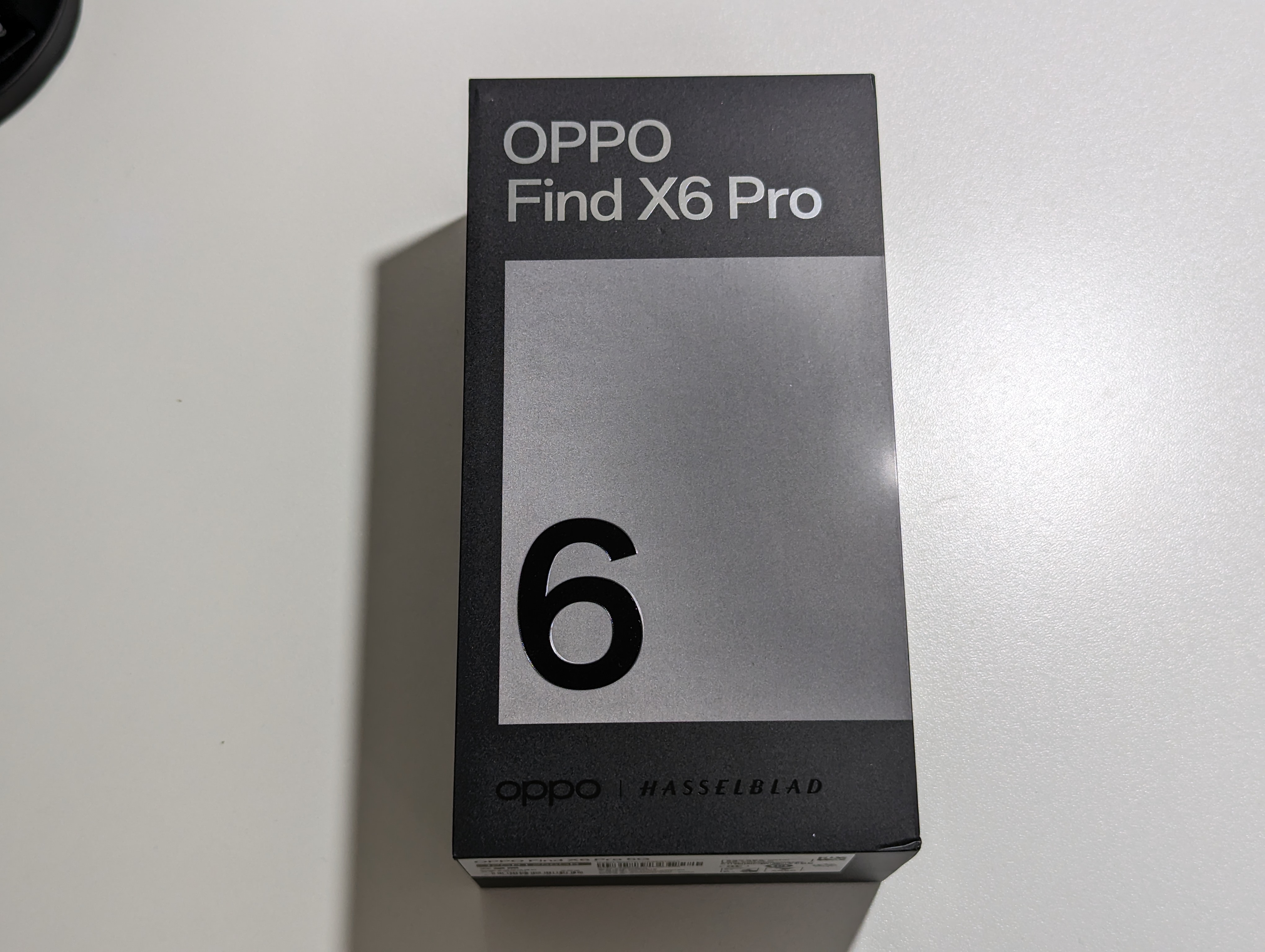 OPPO Find X6 Proの付属品・デザイン