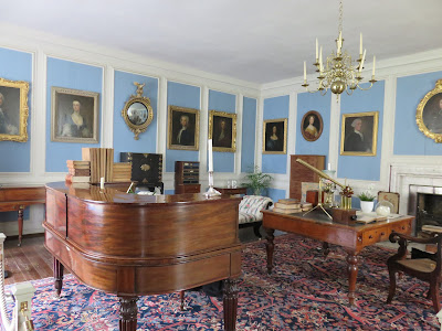 blue room with desk in foreground